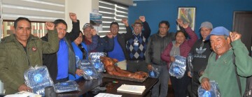 Comitiva recibe certificación de prioridad del alcantarillado Camargo