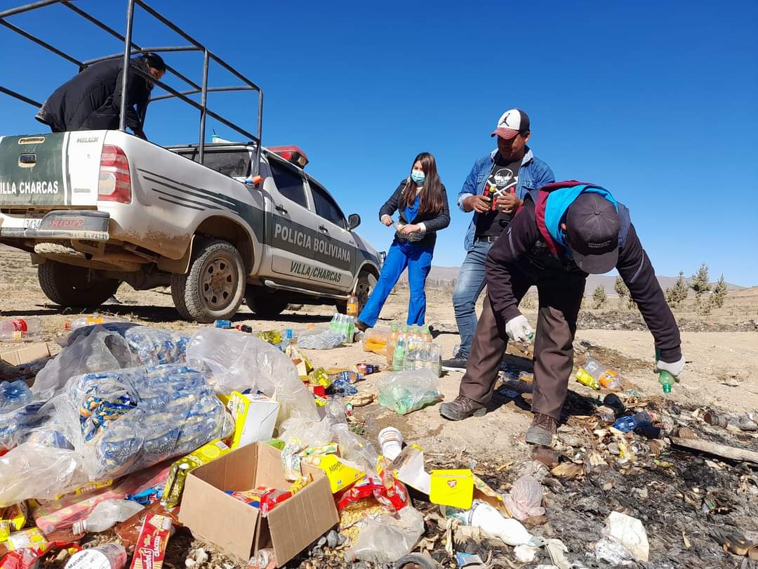 Decomisan productos con fecha vencida en Villa Charcas