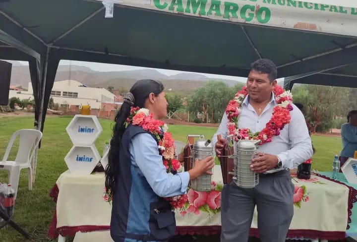 INIAF entrega 42 cajas de apicultura al Instituto Los Cintis y productores