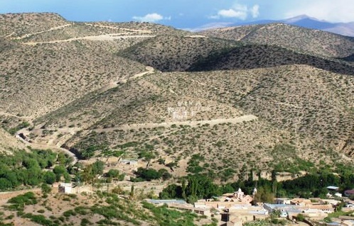 San Lucas: Fallece mujer al embarrancarse camión