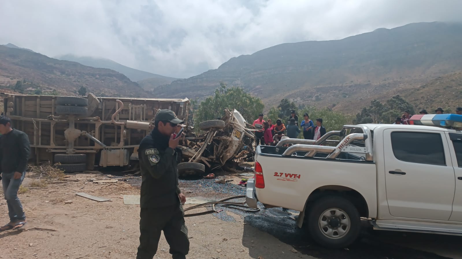 Un profesor y tres estudiantes mueren al volcar en Kumuni, San Lucas